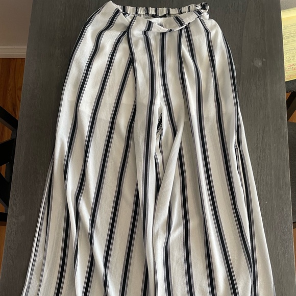 White and Black strapless top and pant set - Picture 6 of 10